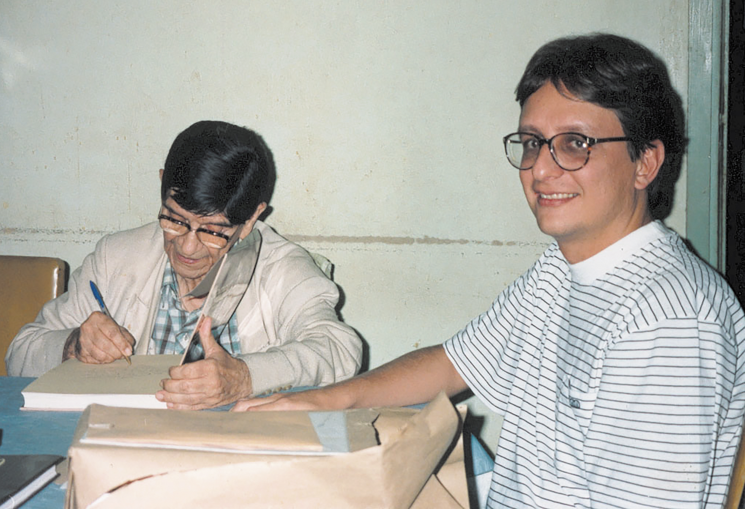 Chico Xavier e Geraldo Lemos Neto à mesa